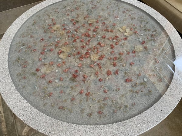 Декоративный столик