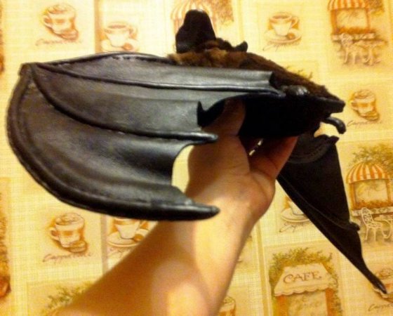 Авторская интерьерная игрушка ручной работы из натуральной кожи и меха норки ЛЕТУЧАЯ МЫШКА