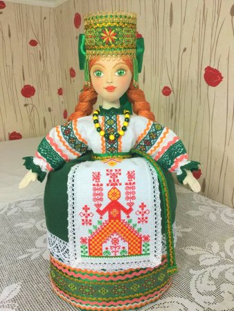 Кукла в русском стиле с ручной вышивкой-оберегом, на чайник