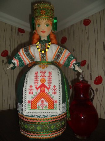 Кукла в русском стиле с ручной вышивкой-оберегом, на чайник