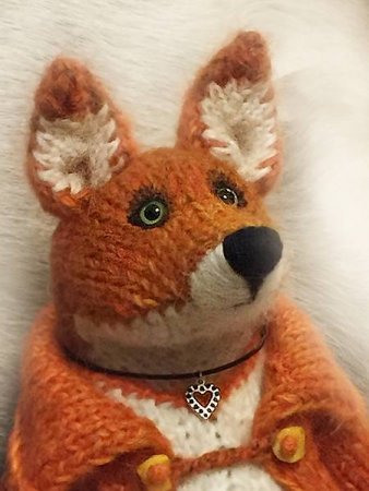 Лис, лисичка, вязаная интерьерная игрушка
