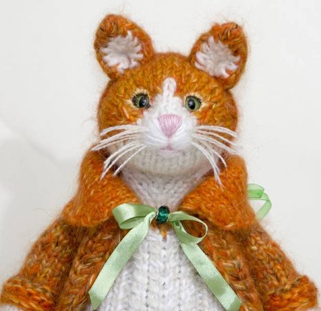 Превью Котик вязаный интерьерная игрушка