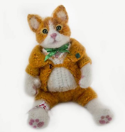 Котик вязаный интерьерная игрушка