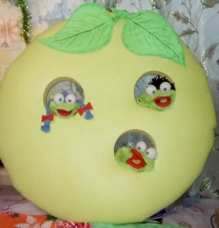Превью Яблоко и Червячки