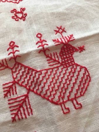 Вышивка-нашивка на полотенце или платок.