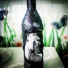 Бутылка для декора декупаж в черно-белом стиле